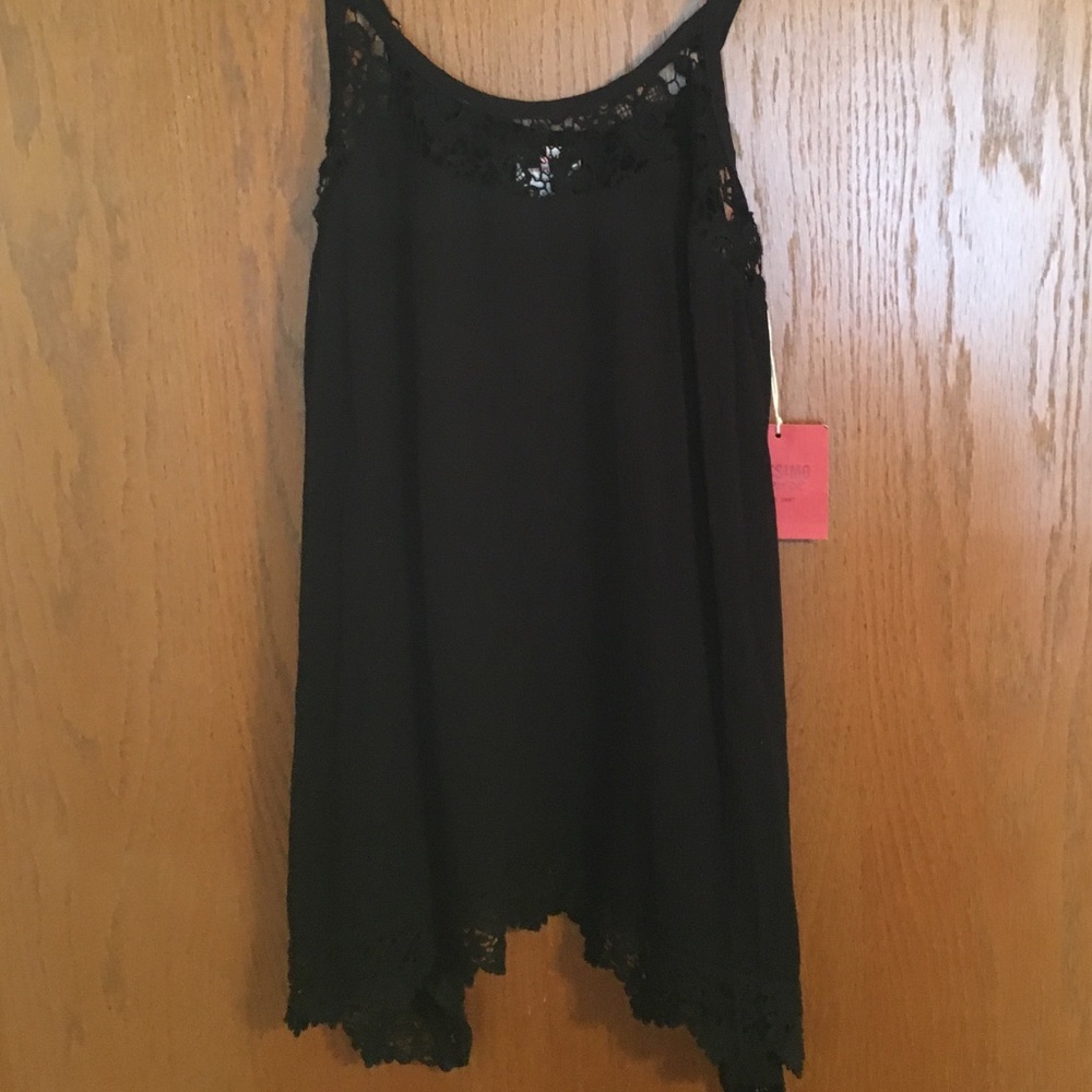 Super cute black tank!